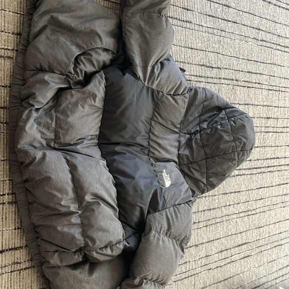 Boys north face down 550 fill grey coat gently used - Picture 4 of 4
